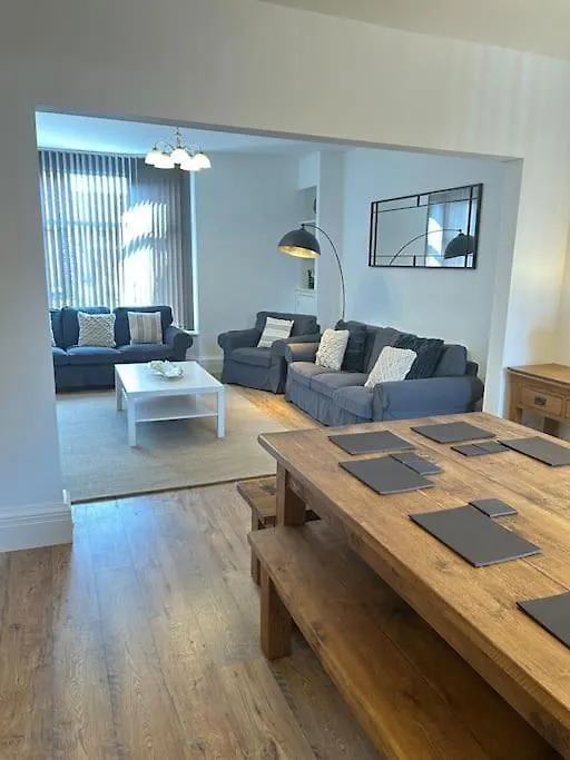 Beautiful 4Br Home Near Chester Racecourse United Kingdom