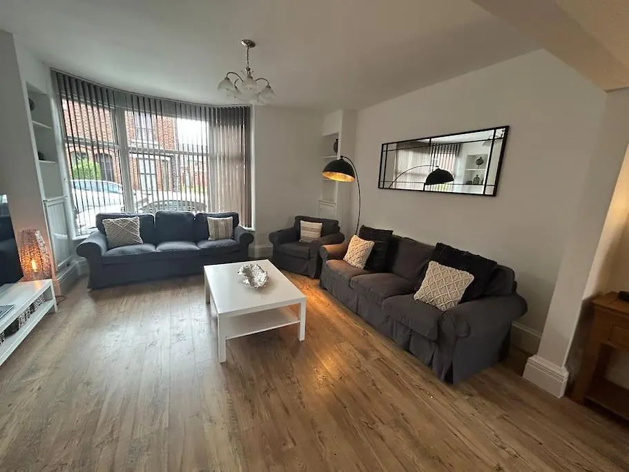 Beautiful 4Br Home Near Chester Racecourse Holiday home