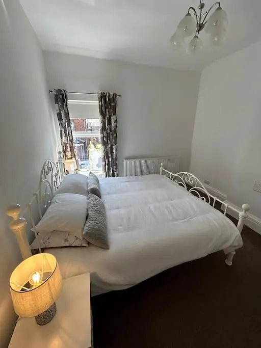 Beautiful 4Br Home Near Chester Racecourse