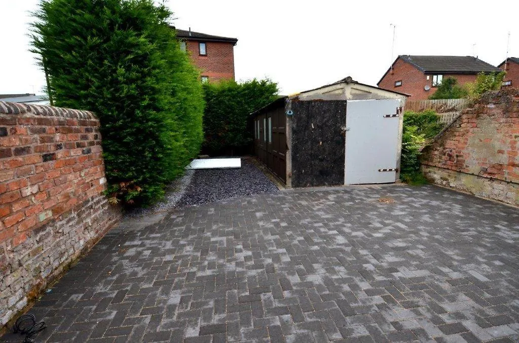Beautiful 4Br Home Near Chester Racecourse
